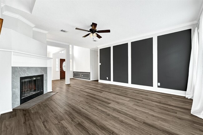 Building Photo - 16215 Cairngorm Ave