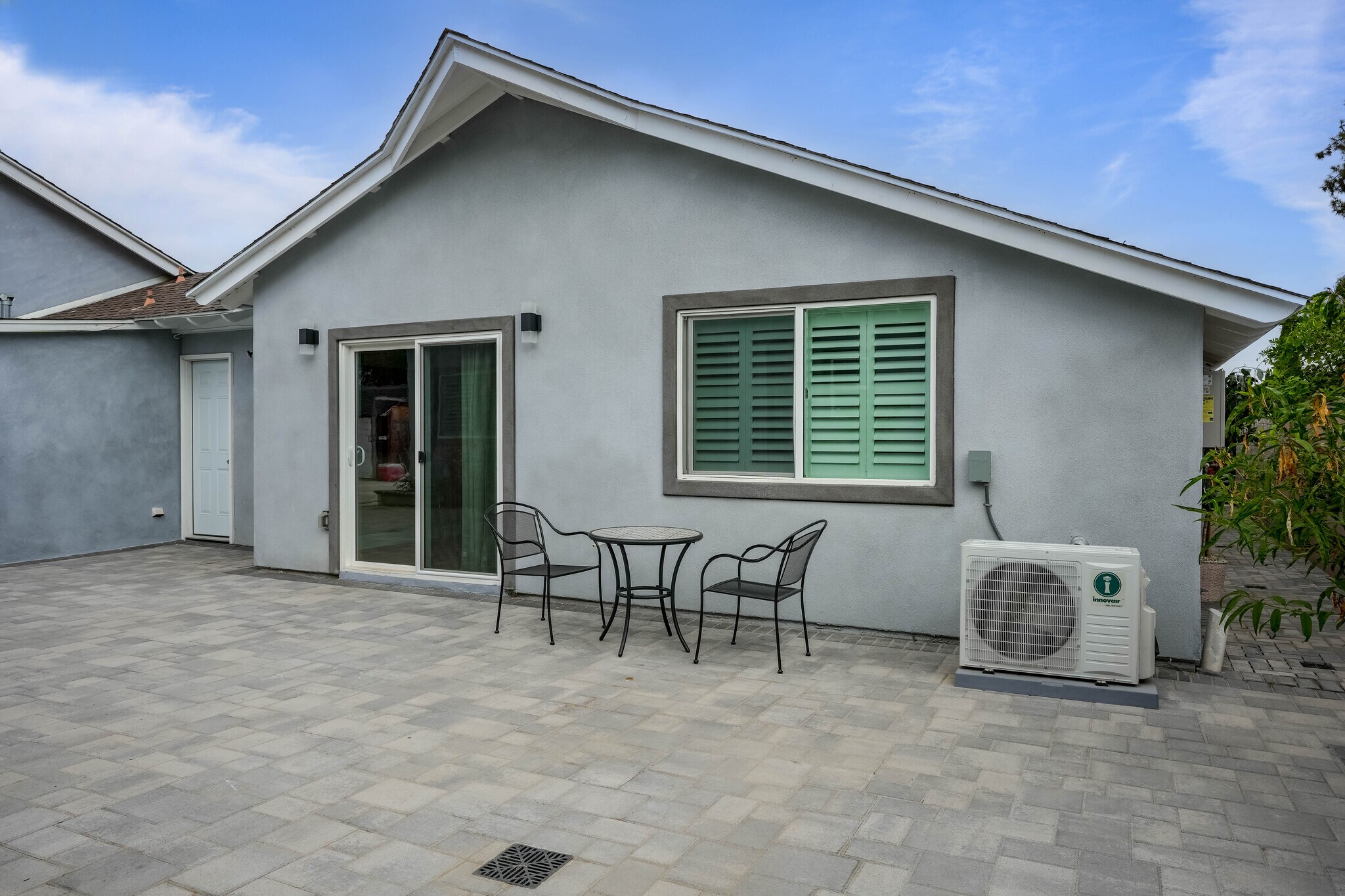 Building Photo - 1670 W Cerritos Ave