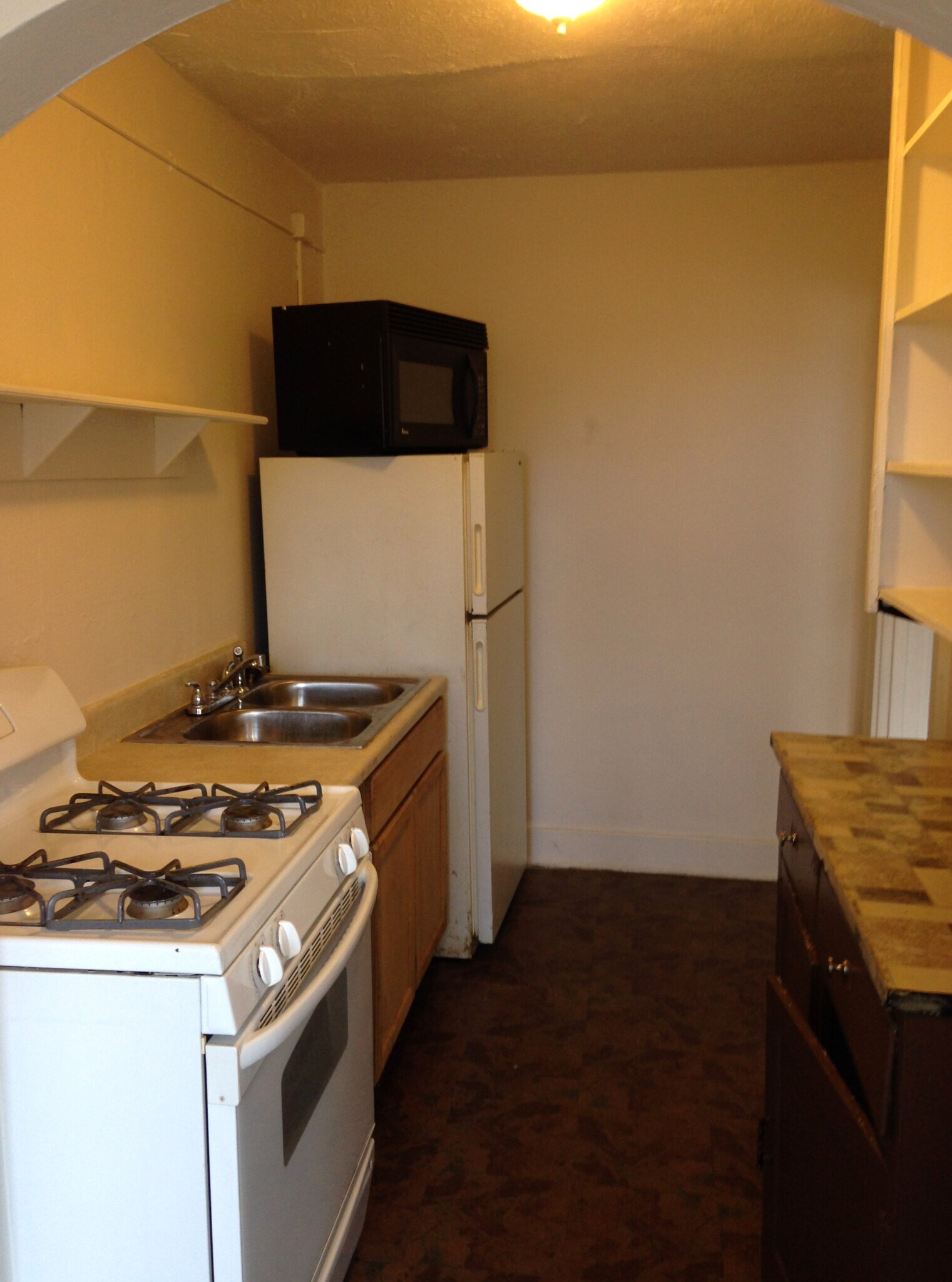 Building Photo - 1751 S Main St