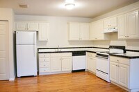 Building Photo - Ideal John's Landing 1-Bed w/ Open Layout, Washer/Dryer & a Private Patio!