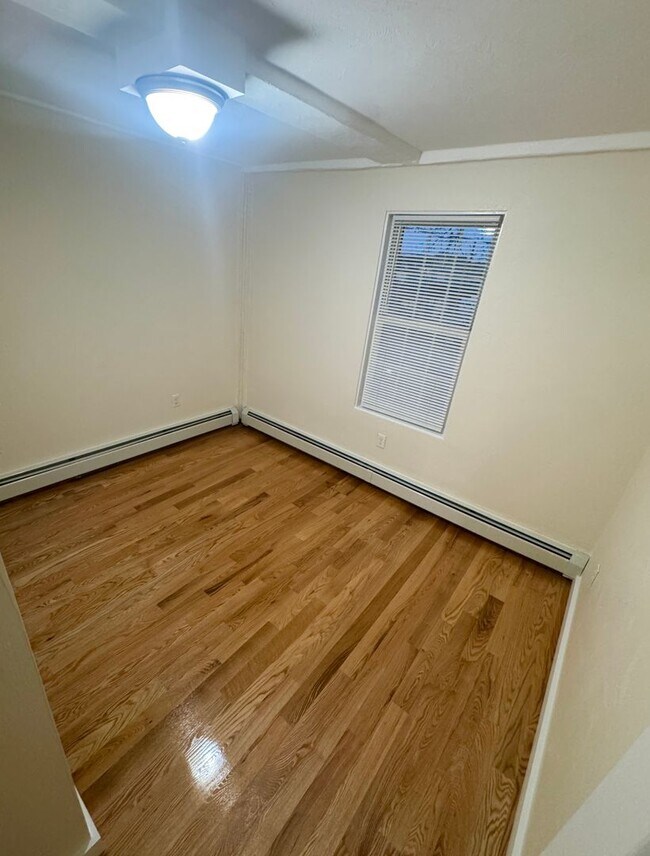 Building Photo - 111 Main St