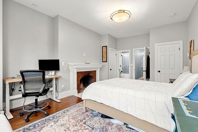 Building Photo - 461 Beacon St