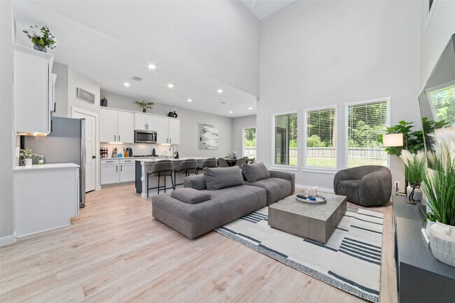 Building Photo - 10332 Rainbow Cove Ln