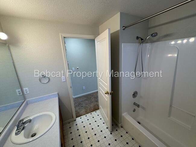 Building Photo - 532 Rawe Peak Dr