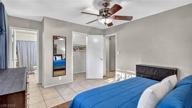 Building Photo - 3730 Greenwood Dr
