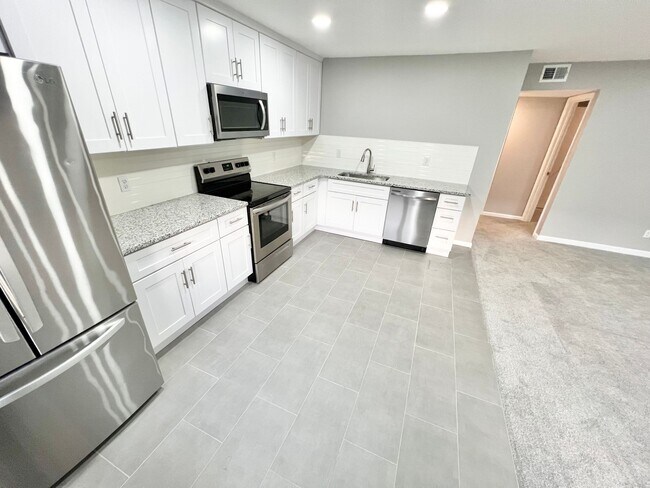 Building Photo - Meridian Apartments Your Gateway to Everything in Hampton Roads