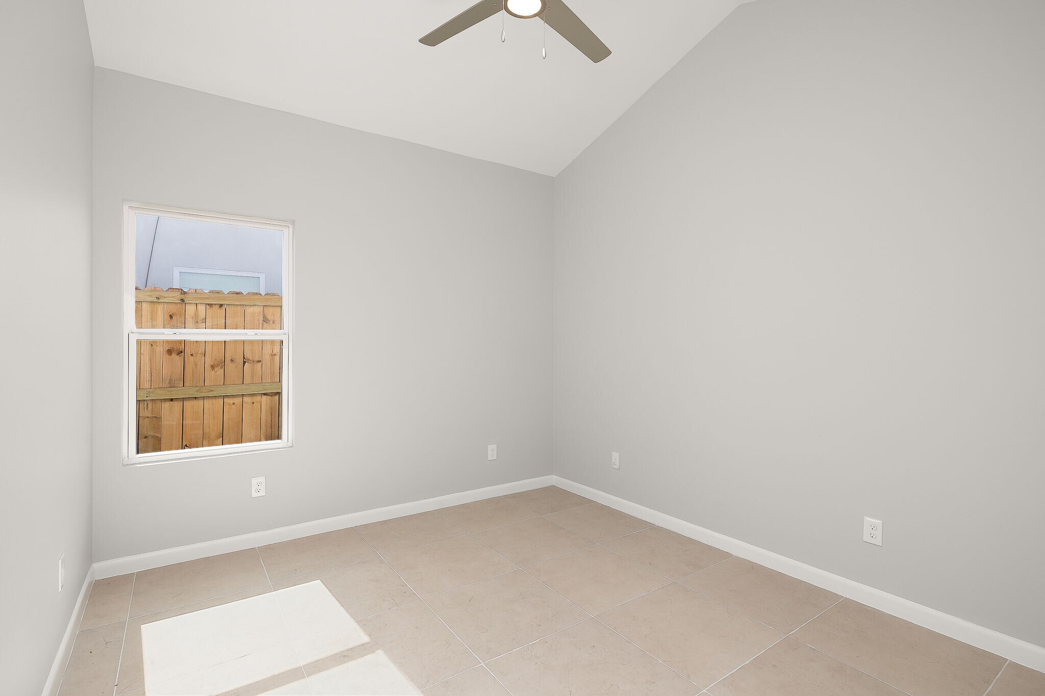 Building Photo - 408 Sparrow Rd