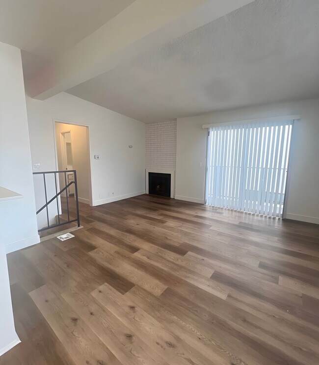 Building Photo - 128 39th St