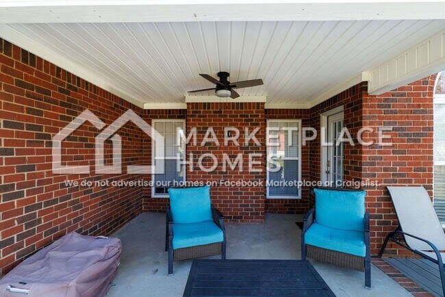 Building Photo - 512 Marble Falls