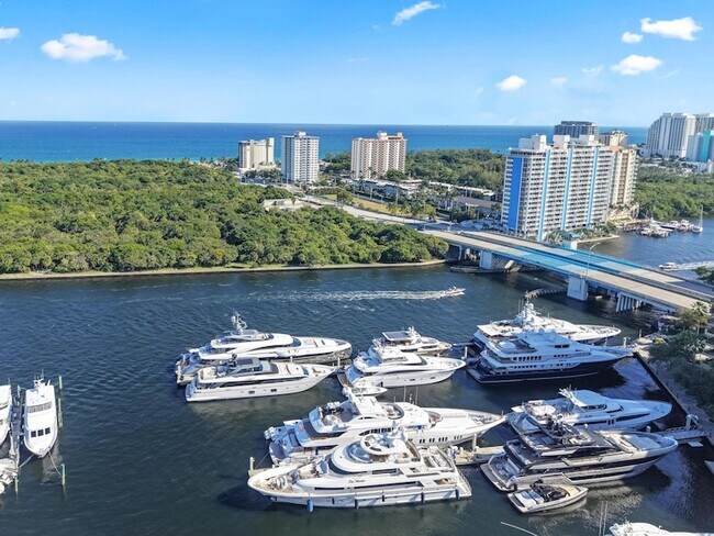 Building Photo - 2555 NE 11th St