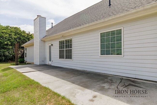 Building Photo - 379 Beech Hollow Trail SW