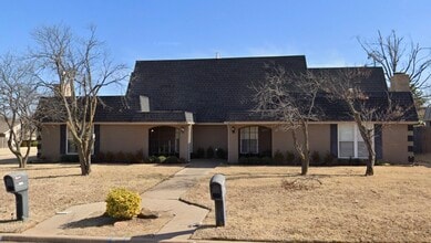 Building Photo - 11040 Spring Holw