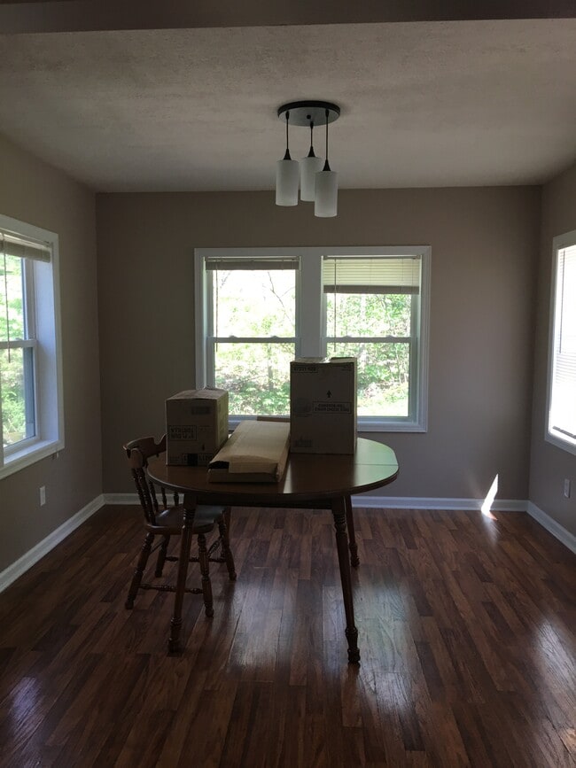 Building Photo - 1009 E High St