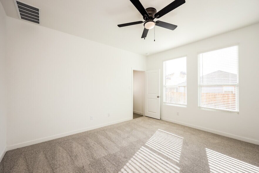 Building Photo - 15522 Crescent Pne