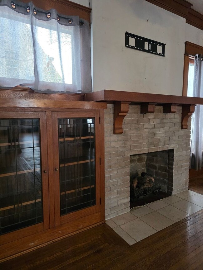 Building Photo - Large Home in Bowling Green