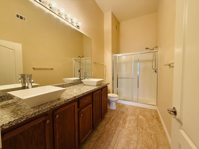 Building Photo - 3 bdrm, 2 bath Mission Hills Condo-Availab...