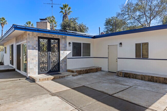 Primary Photo - 1344 W 11th Ave