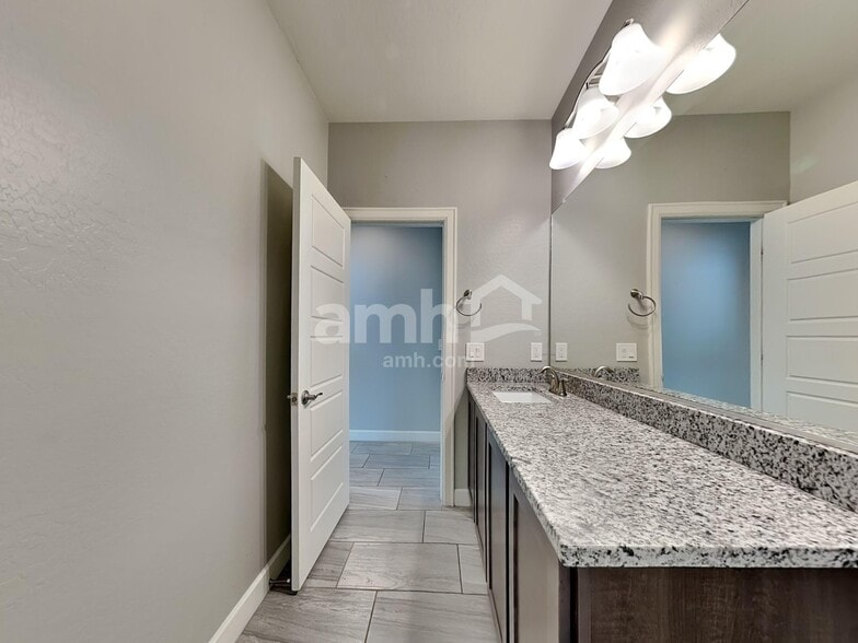 Building Photo - 18256 W Thunderhill Pl