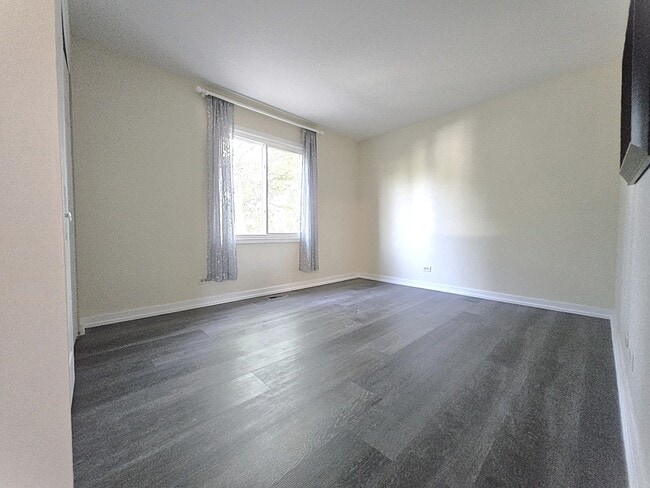 Building Photo - 4946 Somerton Dr