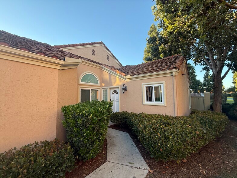 Building Photo - 2109 Northshore Dr