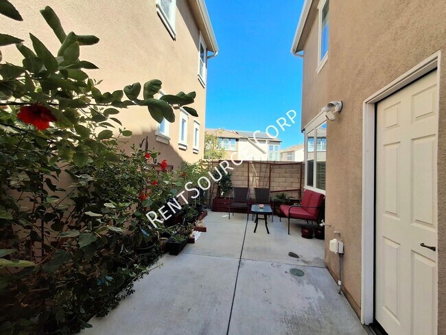 Building Photo - 24355 Verdugo Cir
