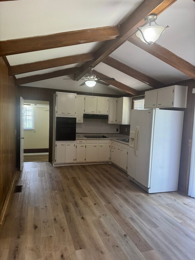 Building Photo - 3004 Lytle Dr