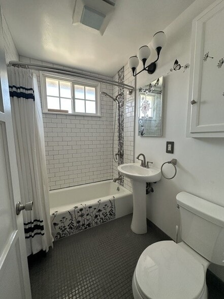 Bathroom - 8320 Kittyhawk Ave