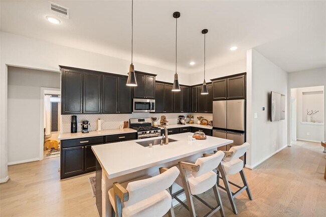 Building Photo - 531 Carina Gaze Dr