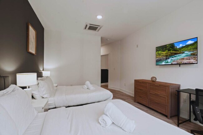 Building Photo - 1214 N American St