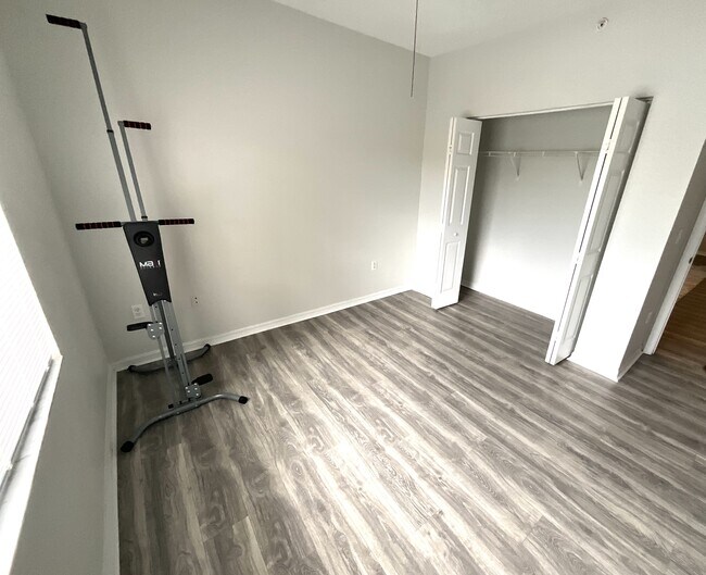 Building Photo - 6490 Aragon Way