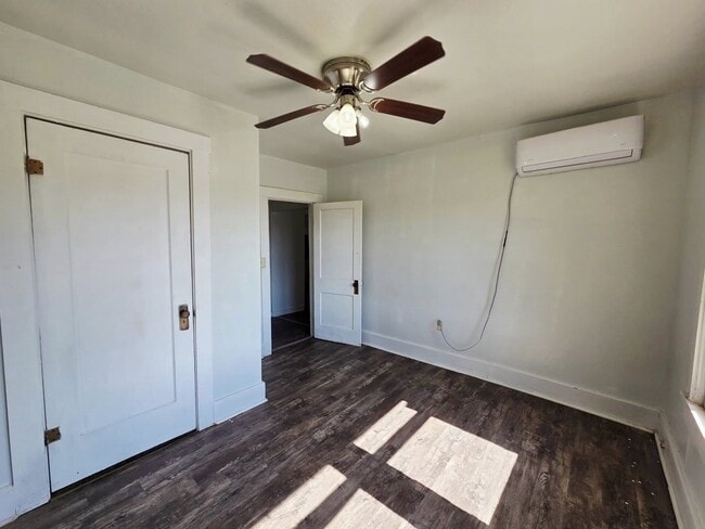 Building Photo - 1001 S Main St