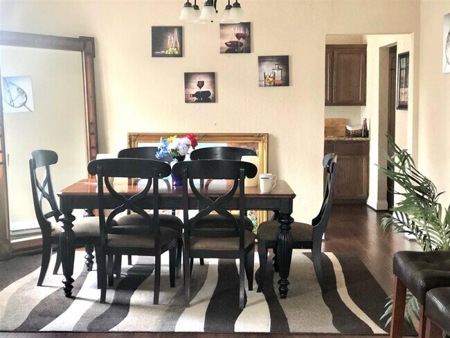 Building Photo - 214 Texas St