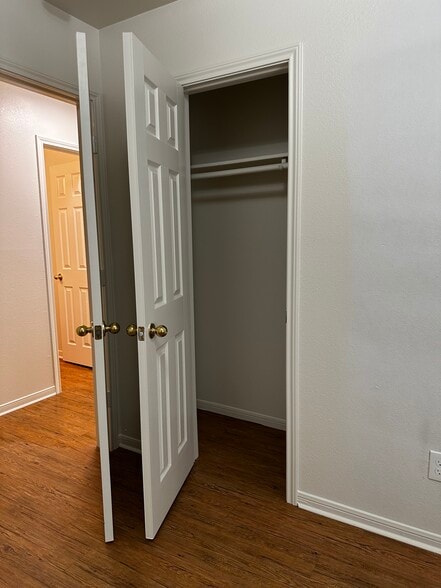 Building Photo - 409 Topeka Ct