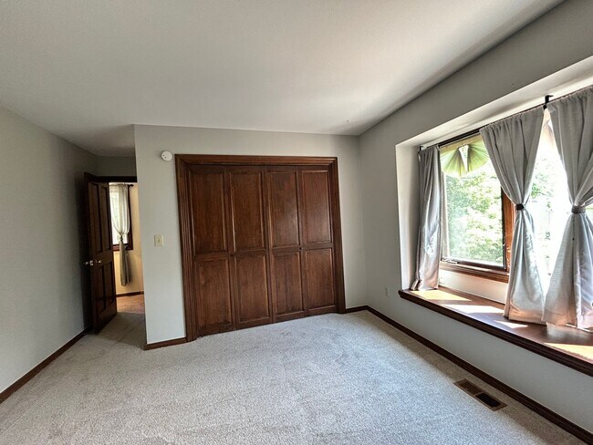 Building Photo - Gorgeous 4 Bedroom Townhome Steps from Boulder Country Club