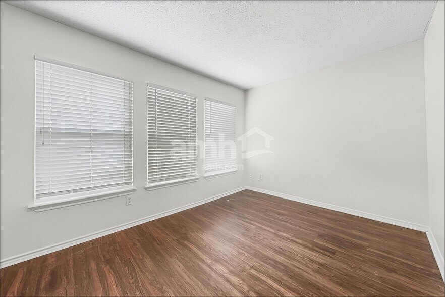 Building Photo - 10109 Chapel Glen Ter