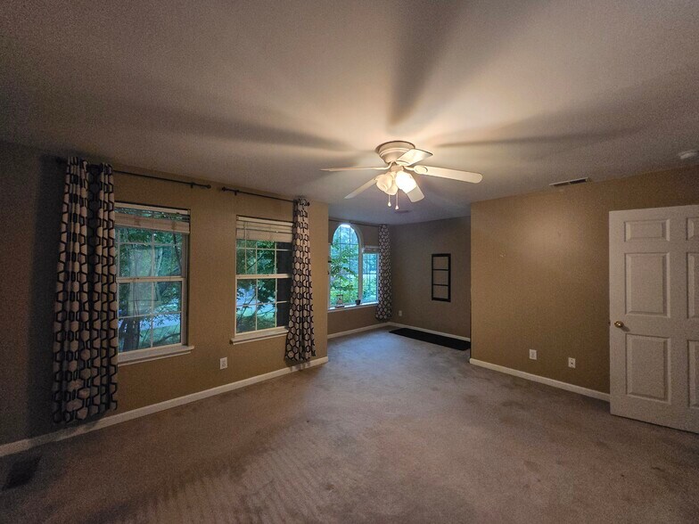 Building Photo - 929 Weninger Cir