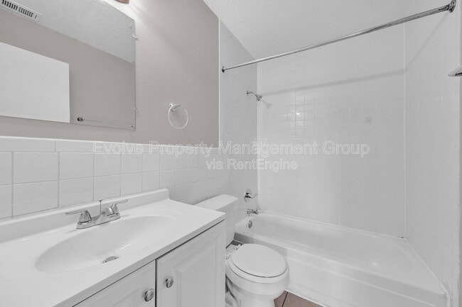 Building Photo - 696 Hobbs Dr