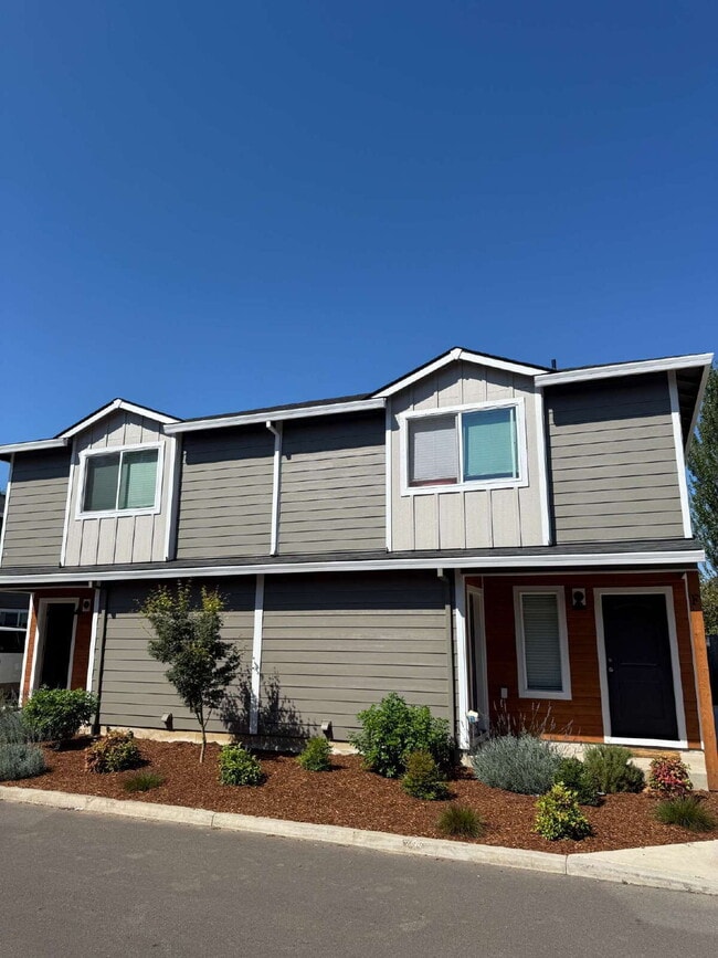 Building Photo - ***MOVE IN SPECIAL*** Newly constructed 3 ...