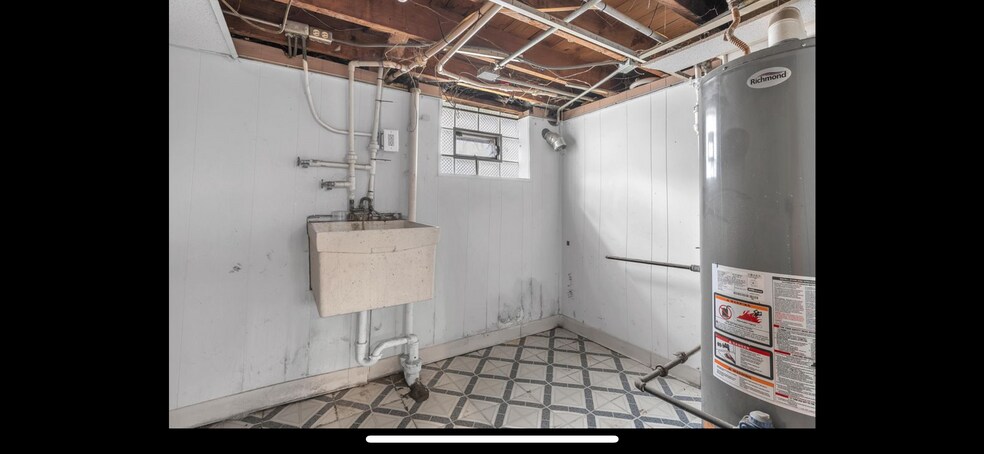 Building Photo - 925 Cherry St