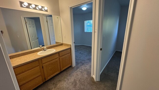 Building Photo - 3 Bedroom 2.5 Bath in West Jordan!