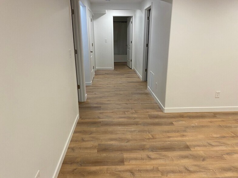 Building Photo - 1147 E Hoof Print Dr