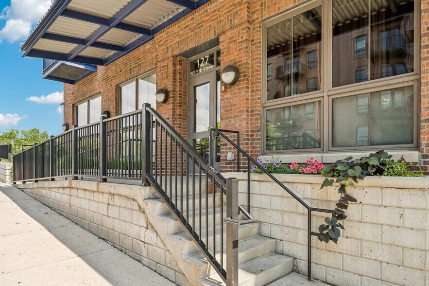 Building Photo - 127 5th St NE