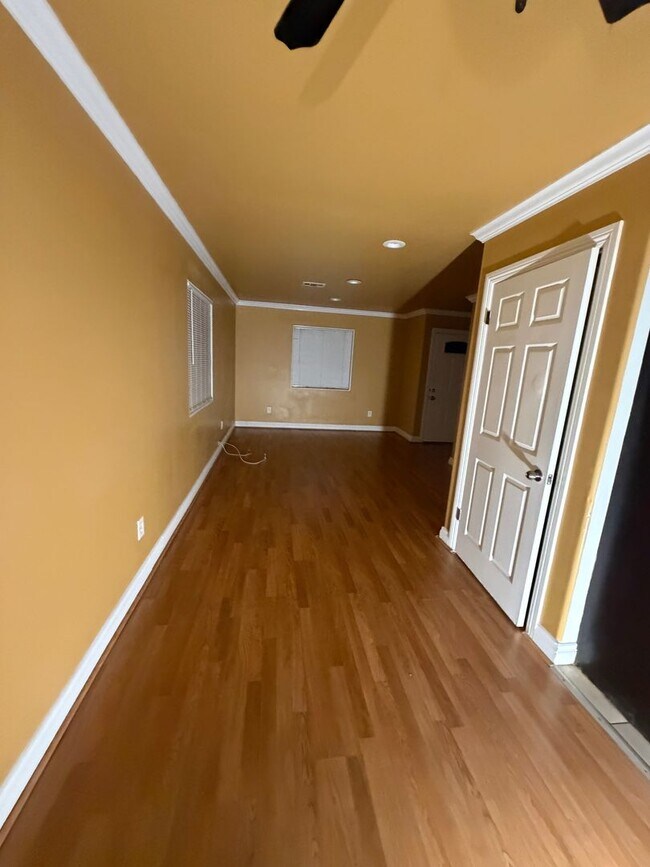 Building Photo - 40(718)