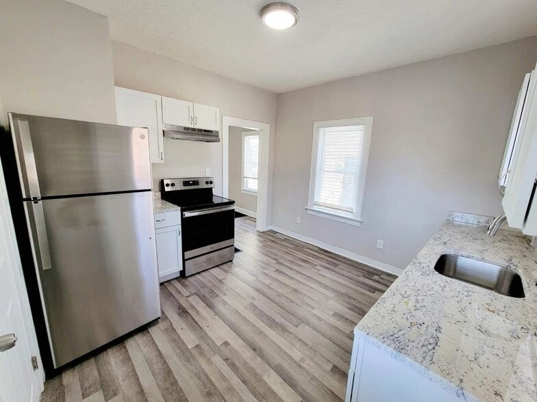 Building Photo - 1128 Hensley Ave