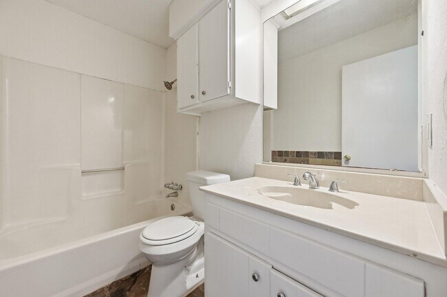 Building Photo - Charming 3-bedroom, 2-bathroom home in Glenn Heights, TX