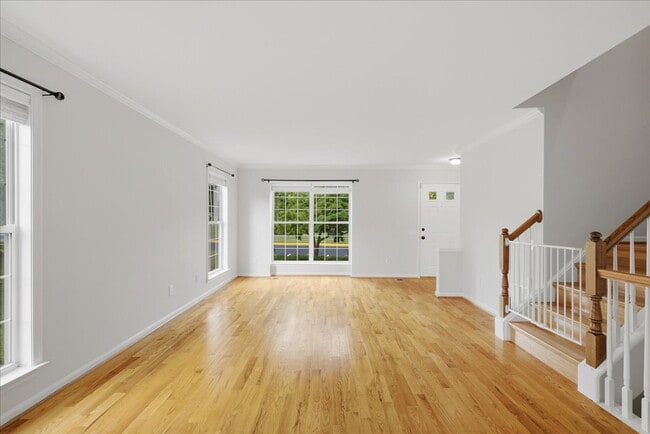 Building Photo - Updated 3BR End-Unit Townhome in Ashburn Farm