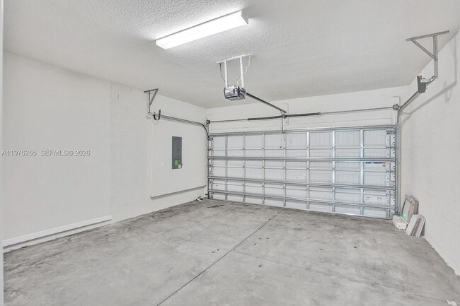 Building Photo - 2202 Appleton Cir S