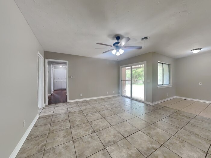 Building Photo - 5705 Trailwood Dr