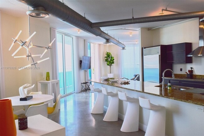 Building Photo - 700 NE 25th St