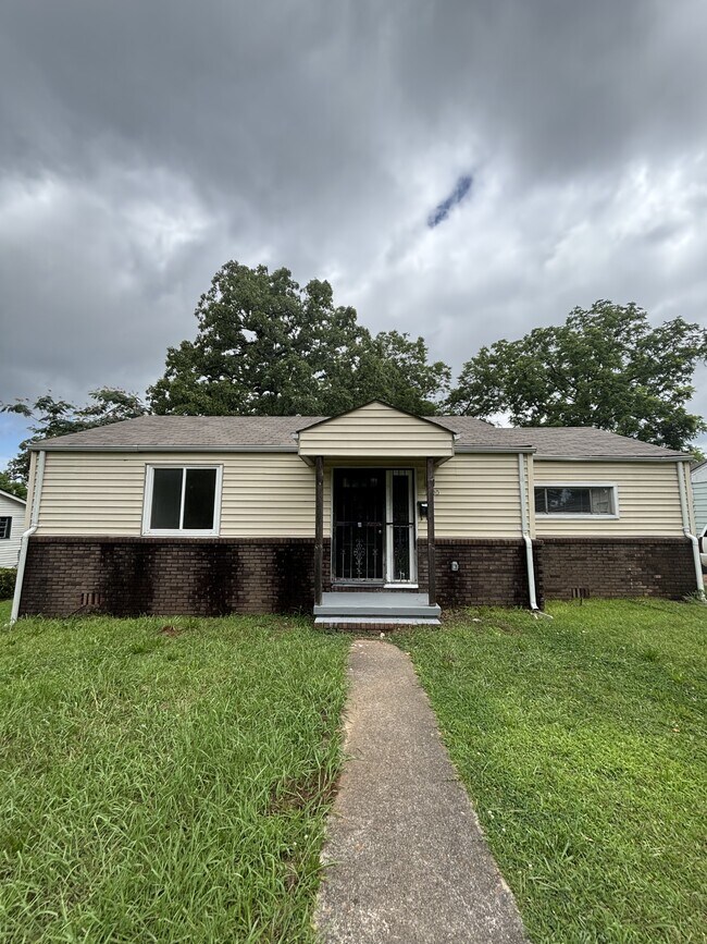 Primary Photo - 1300 33rd St Ensley